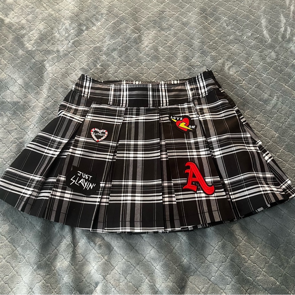 No Boundaries Black White Plaid Pleated Mini Skirt Graphic Patches Size M 7-9